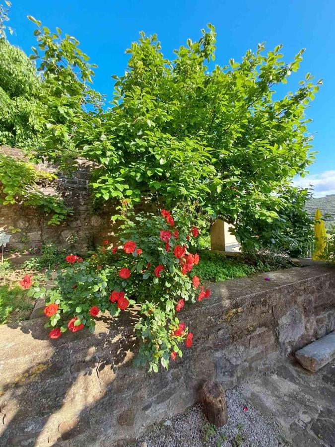 Under The Rock House In Osp With Hot Tub Apartamento Exterior foto