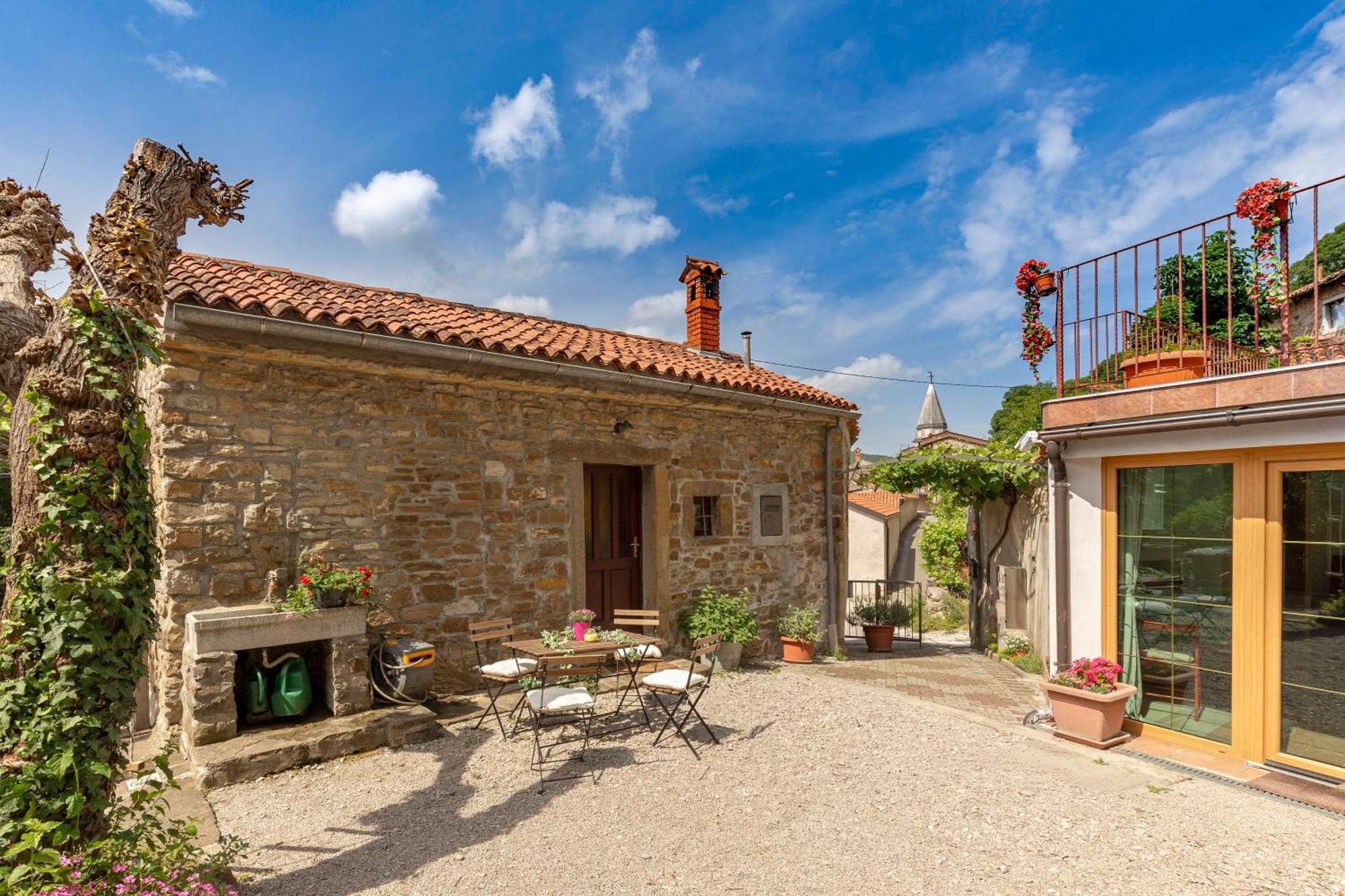 Under The Rock House In Osp With Hot Tub Apartamento Exterior foto