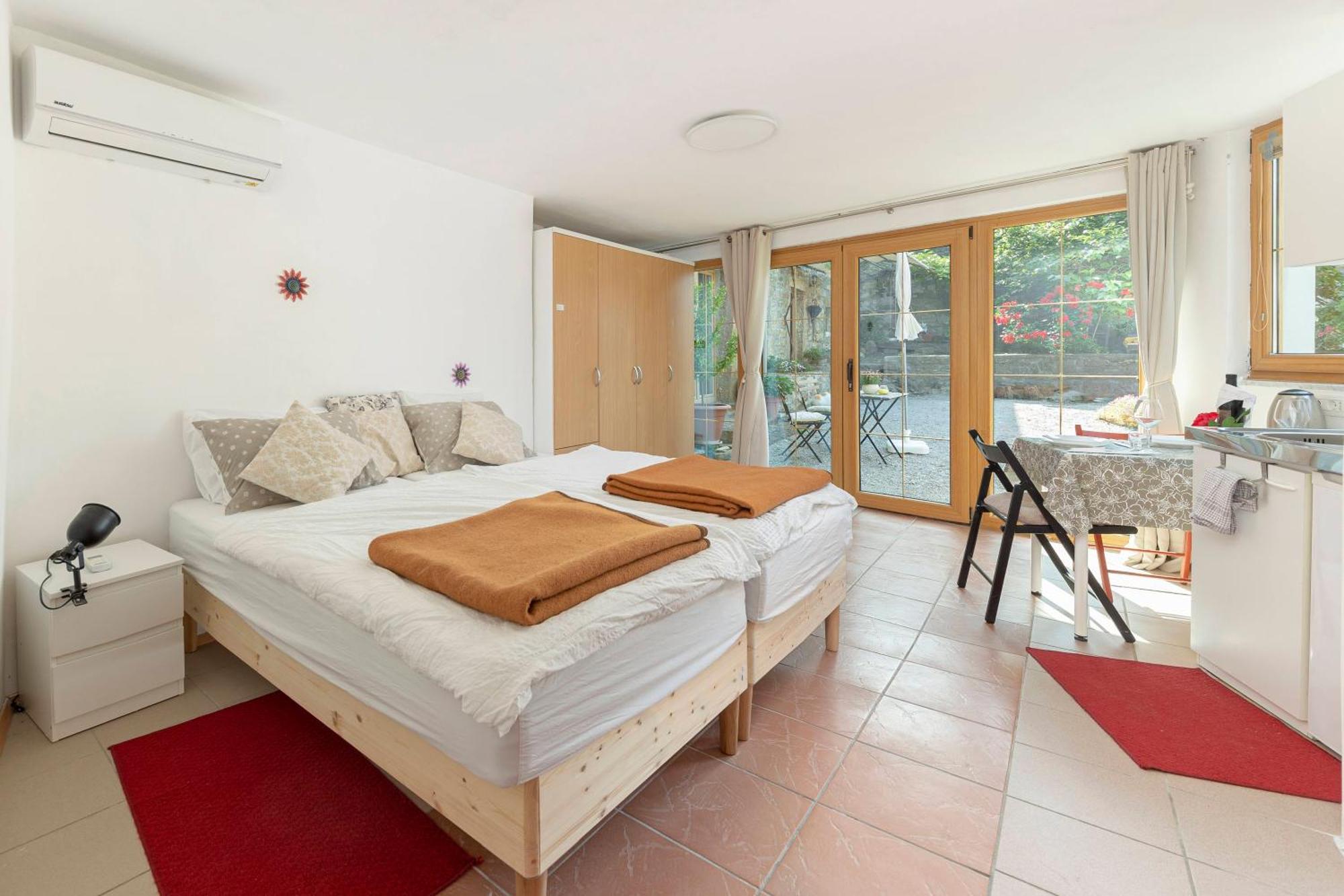 Under The Rock House In Osp With Hot Tub Apartamento Exterior foto